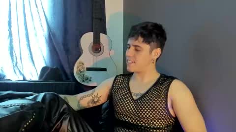 antonnello_ online show from November 20, 2025, 3:12 pm