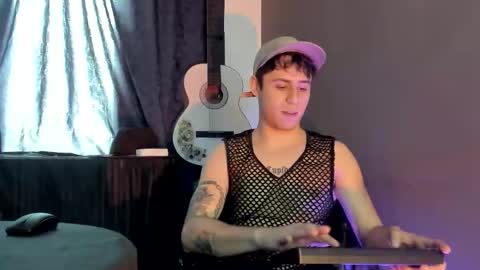 antonnello_ online show from December 5, 2025, 4:03 pm