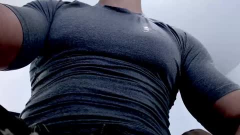 Instagram miguelangel1802  online show from April 18, 2026, 11:16 pm