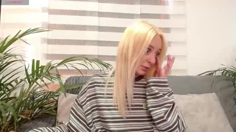 Antonia online show from March 24, 2026, 10:15 pm