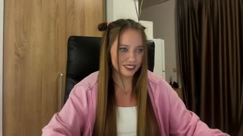 Snapshot of anuetta chatting on August 3, 2026, 5:27 pm Aneutta online show from August 3, 2026, 5:27 pm