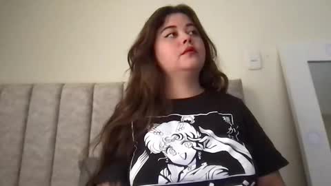   Independent model  online show from February 16, 2025, 7:27 pm