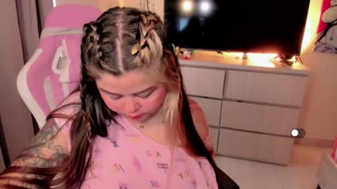   Independent model  online show from January 13, 2026, 6:13 pm