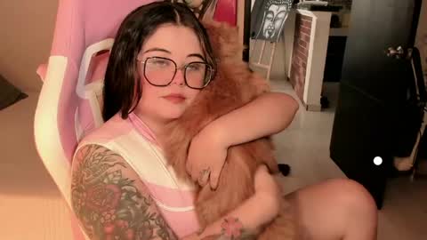   Independent model  online show from May 22, 2026, 5:51 pm