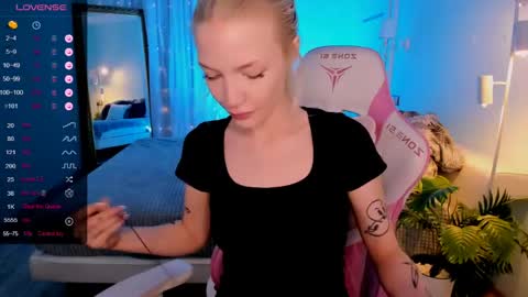 Snapshot of anyataylorr chatting on May 24, 2026, 2:16 am Anya online show from May 24, 2026, 2:16 am