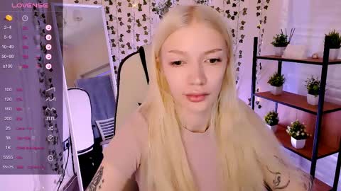 Snapshot of anyataylorr chatting on June 4, 2026, 2:17 am Anya online show from June 4, 2026, 2:17 am