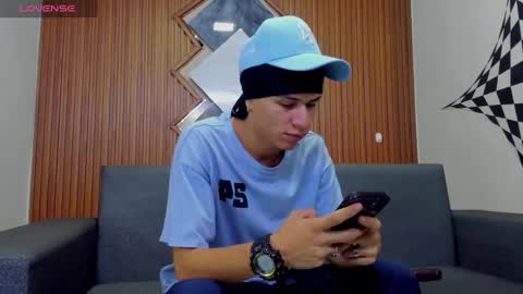 anyelo_sexyhot online show from February 6, 2025, 4:25 pm