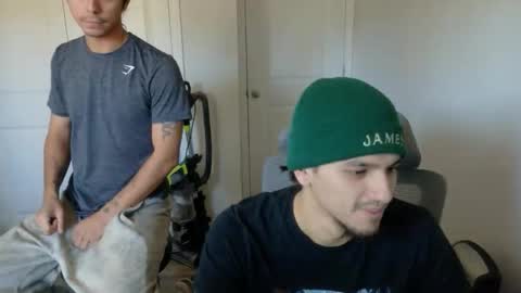 ApacheWithWebcam online show from December 19, 2025, 5:53 pm