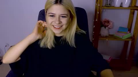 ApheliaStar online show from November 8, 2025, 4:07 pm