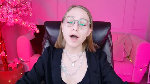 Snapshot of aphexqueen chatting on December 13, 2024, 4:27 pm APHEX QUEEN online show from December 13, 2024, 4:27 pm