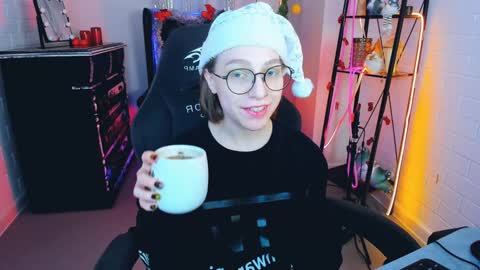 Snapshot of aphexqueen chatting on December 25, 2024, 3:06 pm APHEX QUEEN online show from December 25, 2024, 3:06 pm