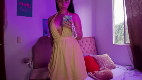 Snapshot of aphril_davis chatting on February 3, 2025, 10:00 pm Sara Model Independent online show from February 3, 2025, 10:00 pm