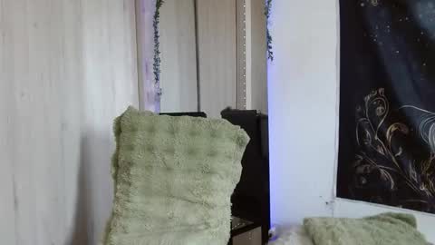 aphrodite__bloom online show from October 17, 2025, 7:49 pm