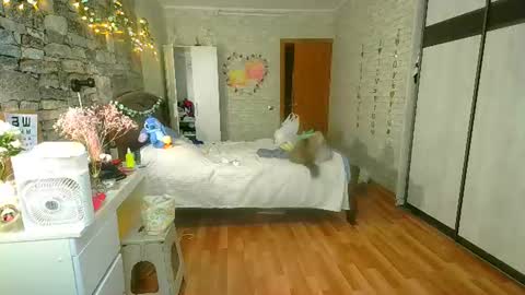Snapshot of aphrodite_wow_ chatting on June 18, 2026, 12:09 pm Aphrodite online show from June 18, 2026, 12:09 pm
