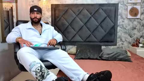 Apolo online show from September 18, 2025, 9:50 pm