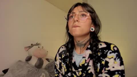 Lola  Apolo online show from September 10, 2025, 2:22 am