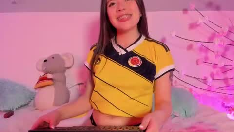 Snapshot of apple_of_pleasure chatting on June 17, 2026, 10:21 pm Lily online show from June 17, 2026, 10:21 pm