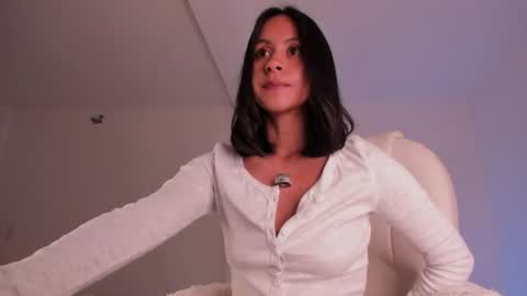 Snapshot of aprettyy chatting on August 2, 2026, 9:35 pm Anny online show from August 2, 2026, 9:35 pm
