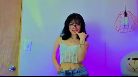 Snapshot of april_bennett chatting on June 4, 2026, 12:00 pm online show from June 4, 2026, 12:00 pm