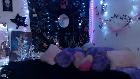 april_l6 online show from February 6, 2026, 10:02 pm