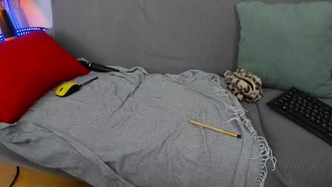 April online show from September 11, 2025, 3:34 pm