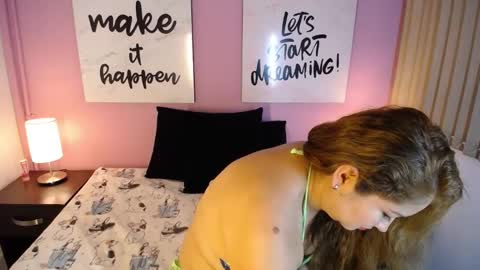 Snapshot of aprilsnow_ chatting on December 7, 2024, 11:56 pm AprilSnow online show from December 7, 2024, 11:56 pm