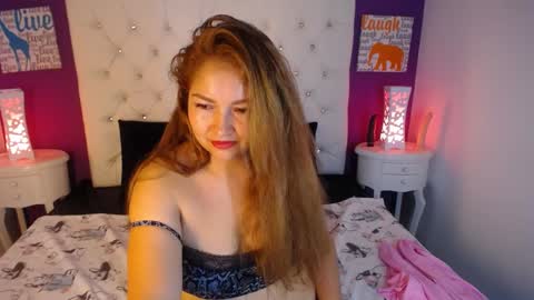 Snapshot of aprilsnow_ chatting on December 18, 2024, 11:40 pm AprilSnow online show from December 18, 2024, 11:40 pm