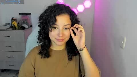 aqua emilly online show from November 26, 2025, 11:50 pm