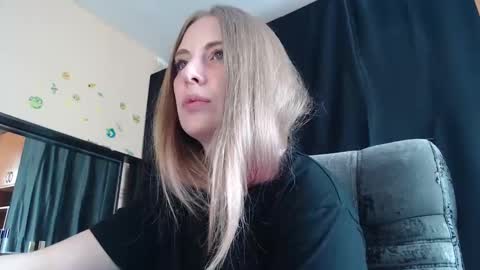 Snapshot of aqualen chatting on April 27, 2026, 11:52 am aqualen online show from April 27, 2026, 11:52 am