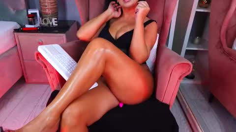 Snapshot of aqueenmonica chatting on October 13, 2025, 5:02 pm AQueenMonica online show from October 13, 2025, 5:02 pm