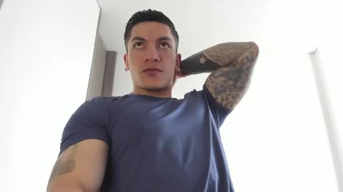 Snapshot of aquiles_51 chatting on May 1, 2026, 6:01 pm Jonathan online show from May 1, 2026, 6:01 pm