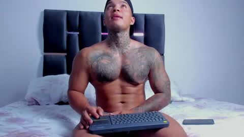 Snapshot of aquiles_elpapi chatting on June 17, 2026, 6:05 am AquilesElpapi online show from June 17, 2026, 6:05 am