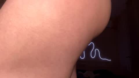 Emi online show from April 19, 2026, 6:10 pm