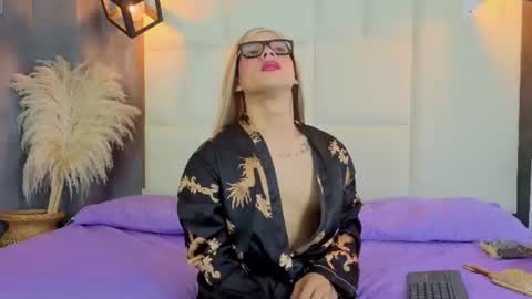 Snapshot of aranza_jones chatting on June 24, 2026, 12:37 pm Aranza online show from June 24, 2026, 12:37 pm