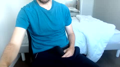 Snapshot of arekusan6 chatting on June 7, 2026, 7:12 am Arek online show from June 7, 2026, 7:12 am