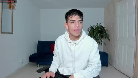 Snapshot of ares_johnsonn chatting on October 23, 2025, 12:15 pm Ares online show from October 23, 2025, 12:15 pm