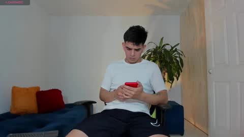 Snapshot of ares_johnsonn chatting on October 31, 2025, 5:03 pm Ares online show from October 31, 2025, 5:03 pm