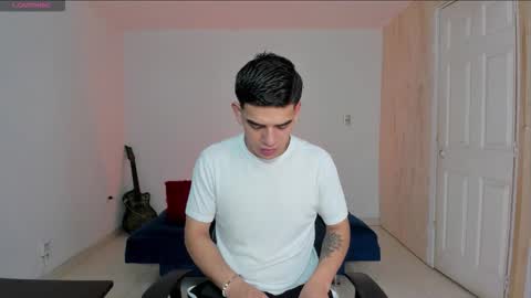 Snapshot of ares_johnsonn chatting on November 19, 2025, 12:05 pm Ares online show from November 19, 2025, 12:05 pm