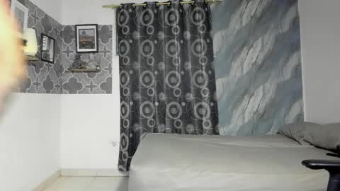 ares_parker online show from May 25, 2026, 12:27 am