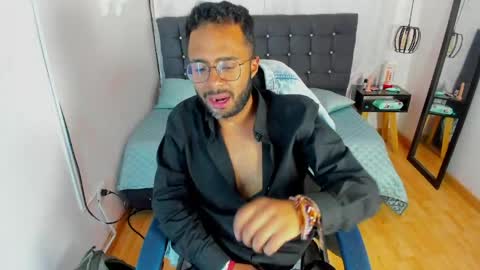 Snapshot of arez_vortex_ chatting on May 7, 2026, 8:03 pm Alex Cortez online show from May 7, 2026, 8:03 pm
