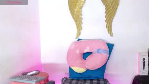 Sofia thomson online show from April 5, 2026, 9:56 pm