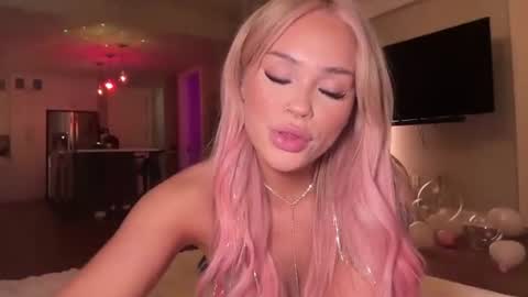 Snapshot of ari_02 chatting on July 8, 2026, 3:55 am Ari online show from July 8, 2026, 3:55 am