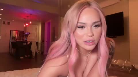Snapshot of ari_02 chatting on July 10, 2026, 3:11 am Ari online show from July 10, 2026, 3:11 am