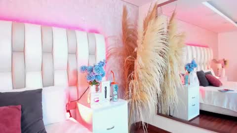 ari_lynn_ online show from December 23, 2025, 3:26 am