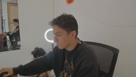 aria_arthur online show from October 12, 2025, 2:05 pm