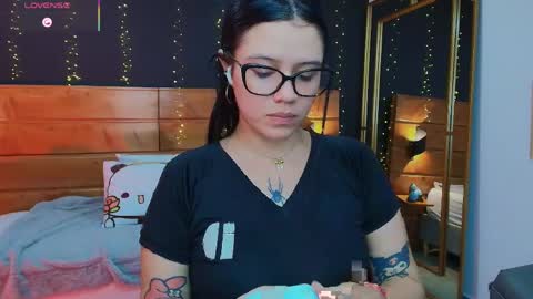 Snapshot of aria_bloomer chatting on April 14, 2026, 7:20 pm Ari online show from April 14, 2026, 7:20 pm