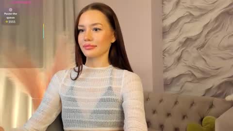 aria_mila online show from November 6, 2025, 11:22 am