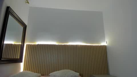 Aria Millers  online show from December 21, 2025, 12:01 pm