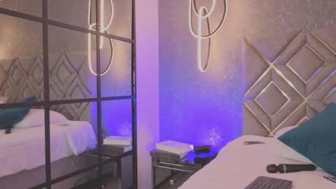 I OOT online show from September 30, 2025, 8:14 pm