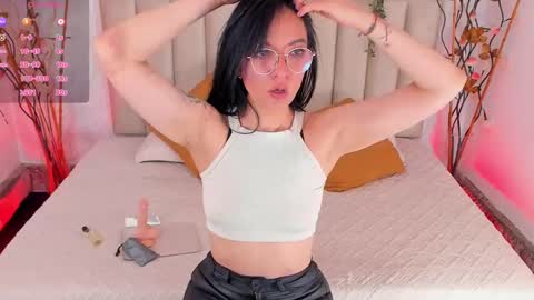 aria_velle online show from October 2, 2025, 1:51 pm